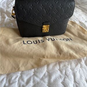 Louis Vuitton Métis Black Crossbody Bag with Gold Accents
